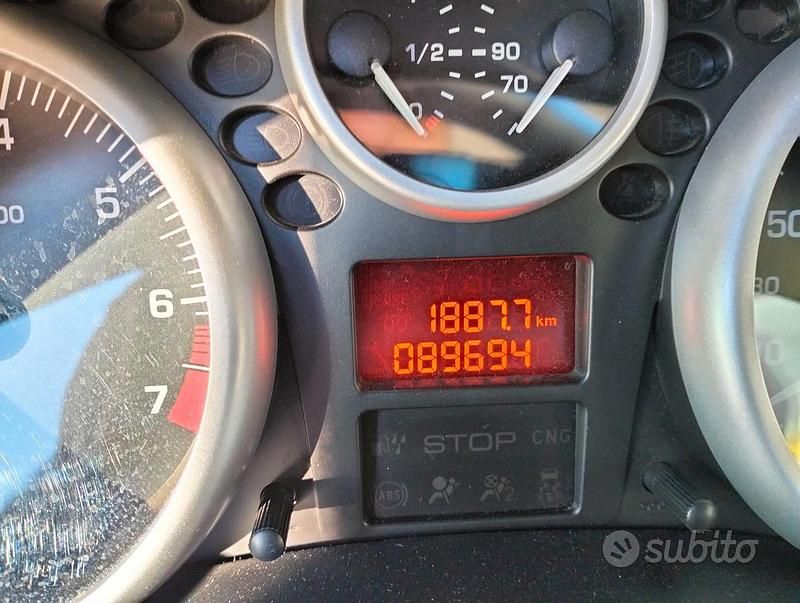 Usata Peugeot 206 2011 Rosso Utilitaria