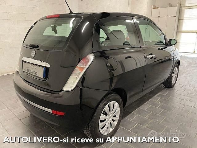 Usata Lancia Ypsilon 60 CV (44 kW) 2008 Nero Utilitaria