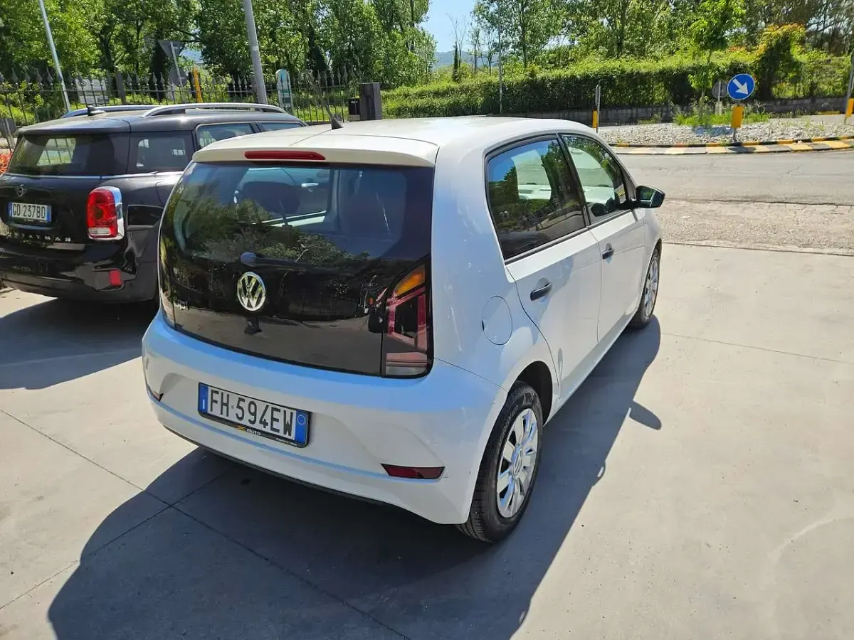 Begagnad VW up! 60 HK (44 kW) 2017 Vit Halvkombi
