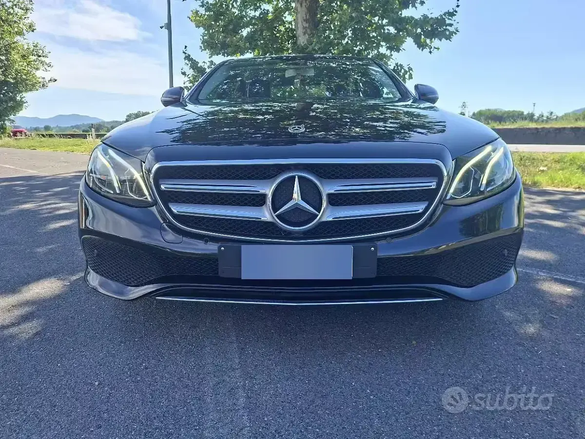 Usata Mercedes E220 194 CV (142 kW) 2019 Nero Berlina