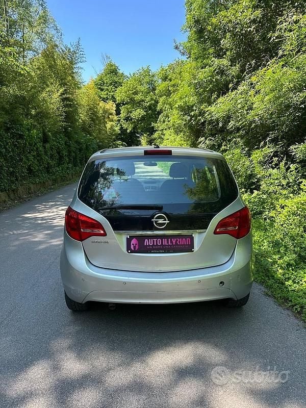 Usata Opel Meriva Cosmo 120 CV (88 kW) 2015 Grigio Monovolume