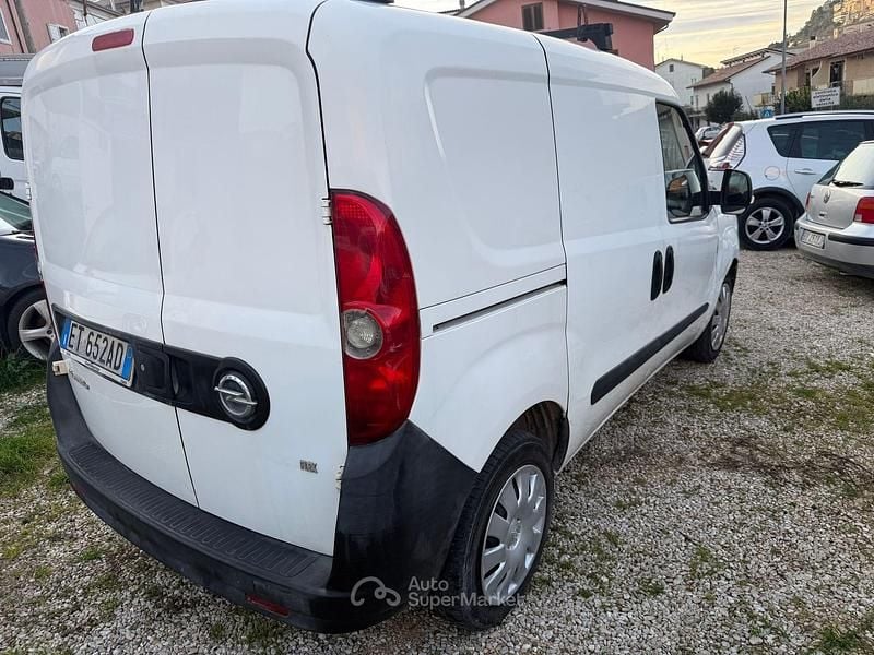 Usata Opel Combo 120 CV (88 kW) 2013 Monovolume