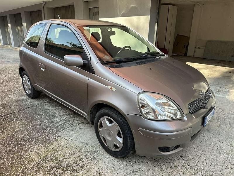 Usata Toyota Yaris Sol 65 CV (47 kW) 2005 Utilitaria