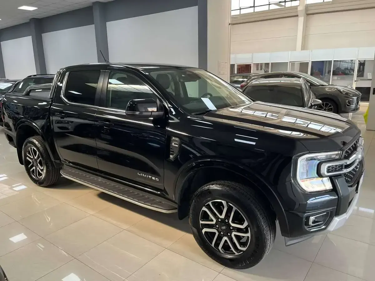 Usata Ford Ranger Limited 205 CV (150 kW) 2025 Absolute black Pick-up