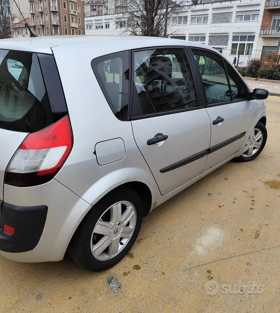 Usata Renault Scenic E-Tech 106 CV (77 kW) 2006 Grigio Monovolume