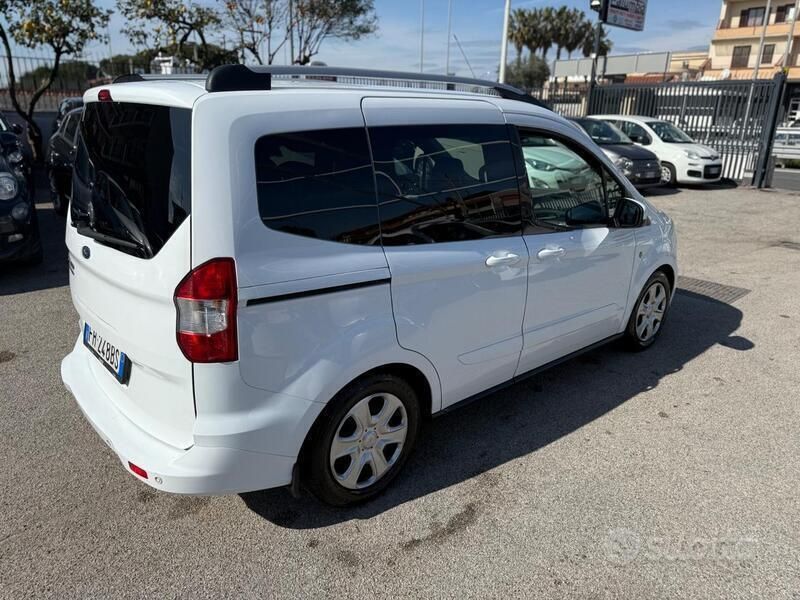 Usata Ford Tourneo Courier Titanium 95 CV (69 kW) 2017 Bianco Monovolume