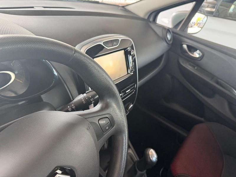 Grigio Usata 2015 Renault Clio IV Tre volumi | 4500 € (Super prezzo) - Immagine 1/4