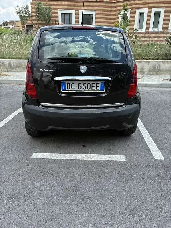 Usata Lancia Musa 95 CV (69 kW) 2006 Marrone Monovolume