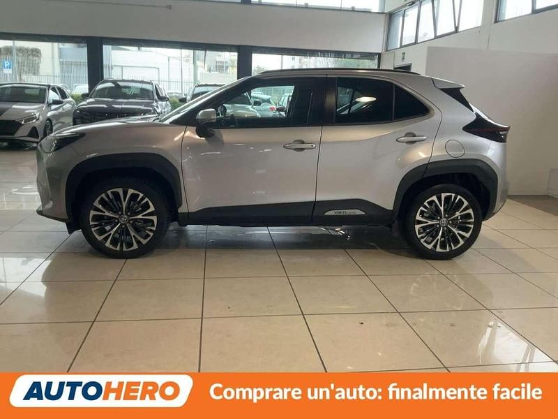 Usata Toyota Yaris Cross Lounge 92 CV (67 kW) 2023 Argento SUV