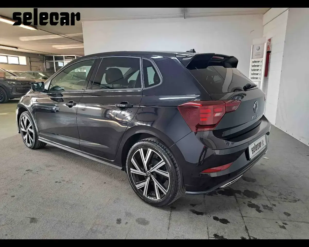 Usata VW Polo R-line 95 CV (69 kW) 2023 2t nero perlato Utilitaria