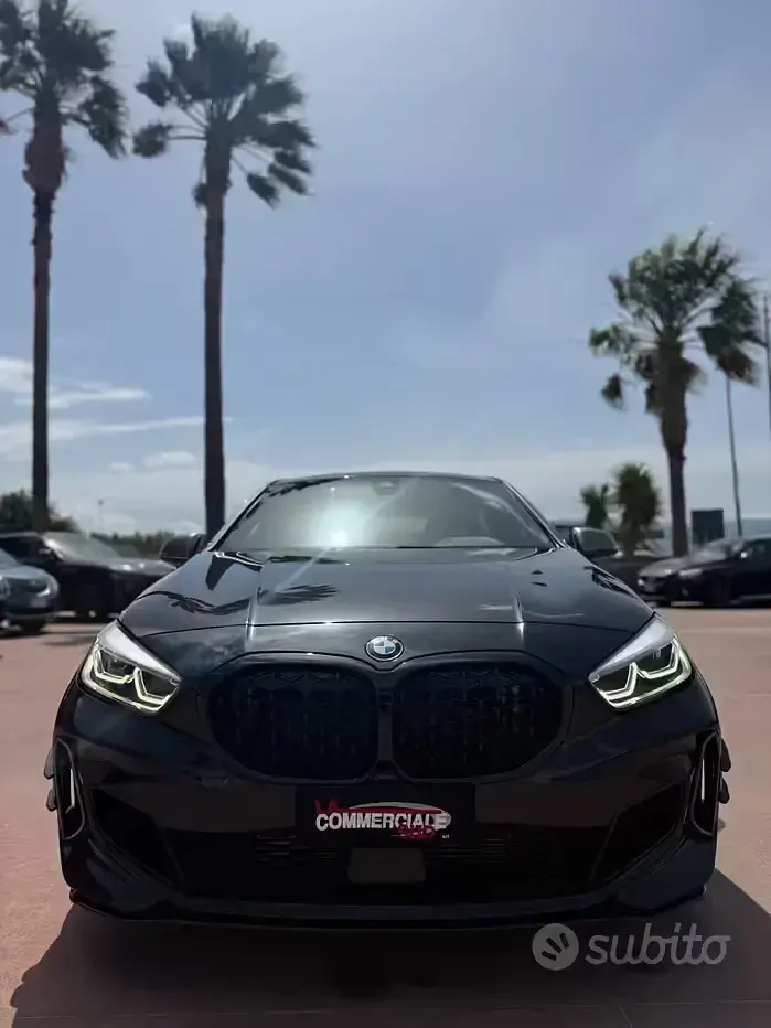 Begagnad BMW M135 M Sport 306 HK (225 kW) 2022 Svart Halvkombi