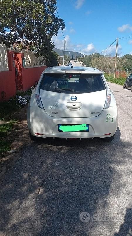 Usata Nissan Leaf Acenta 50 kW (68 CV) 2012 Bianco Utilitaria