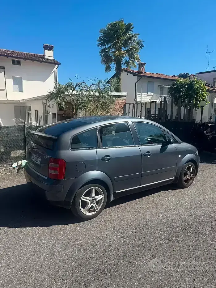 Usata Audi A2 75 CV (55 kW) 2002 Grigio Utilitaria