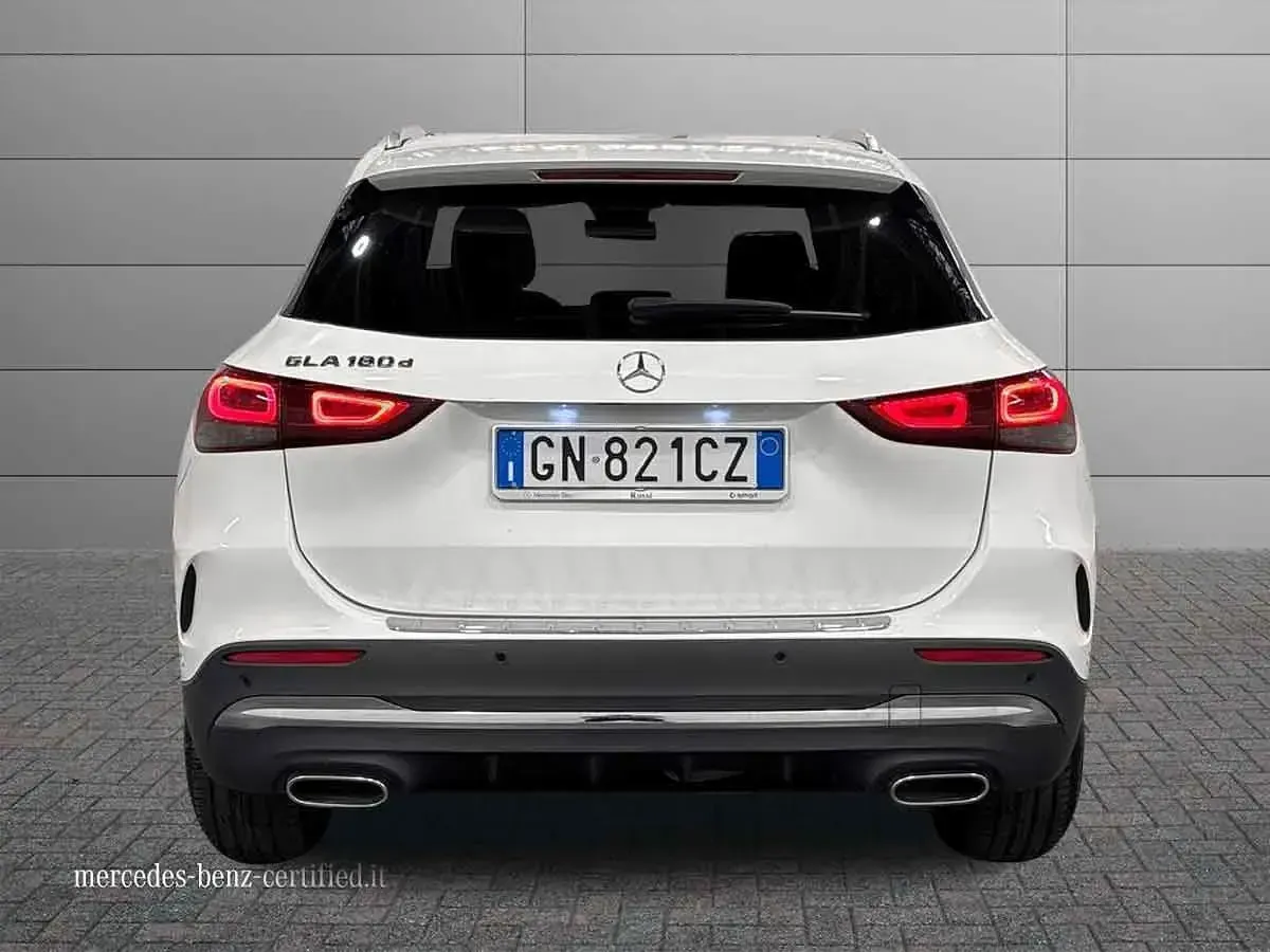 Usata Mercedes GLA180 Premium 116 CV (85 kW) 2023 Grigio medio metallizzato SUV
