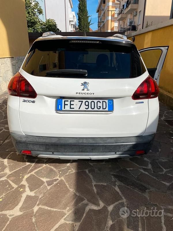 Usata Peugeot 2008 Allure 100 CV (73 kW) 2016 Bianco SUV