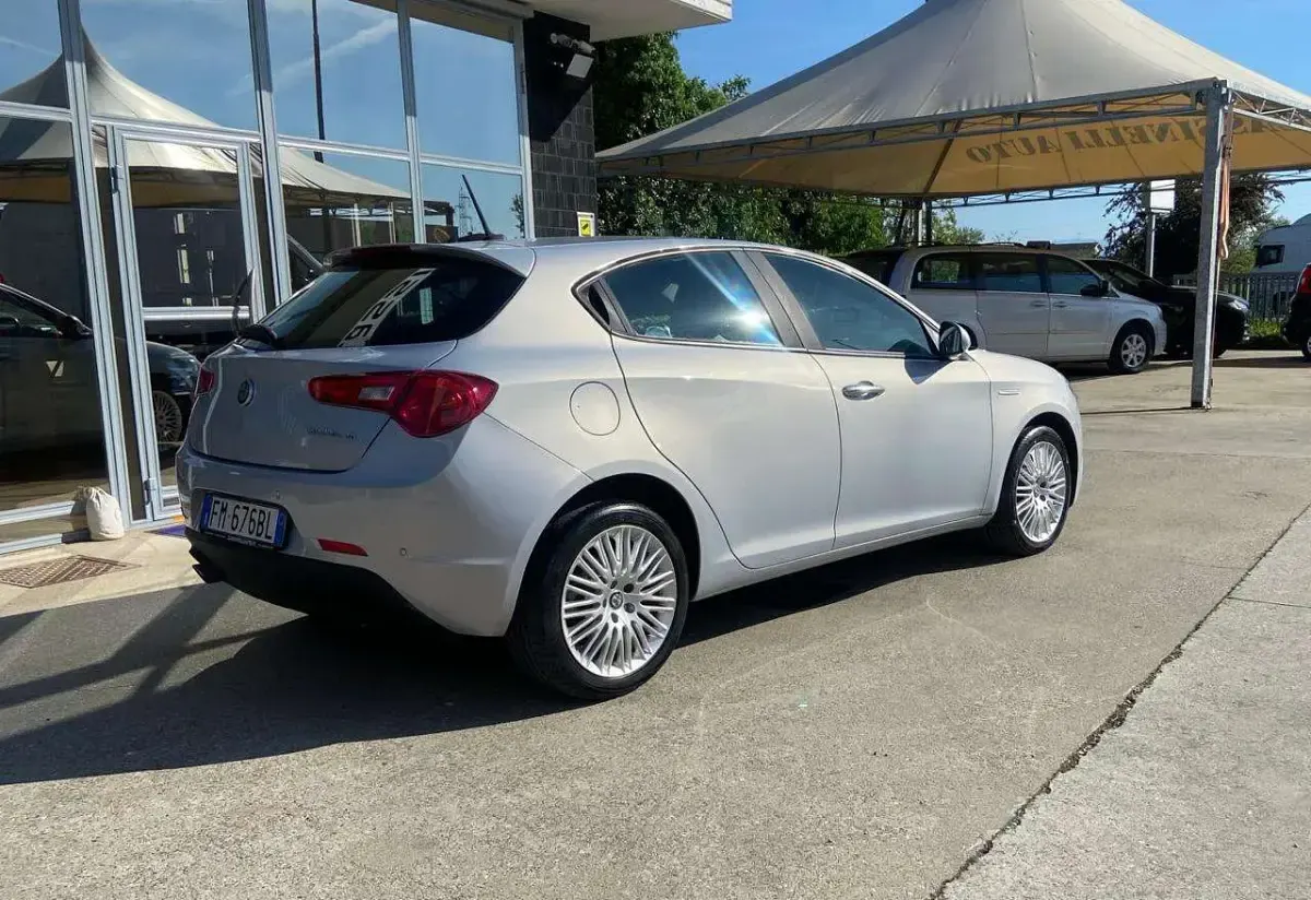 Usata Alfa Romeo Giulietta Super 120 CV (88 kW) 2017 Grigio Utilitaria