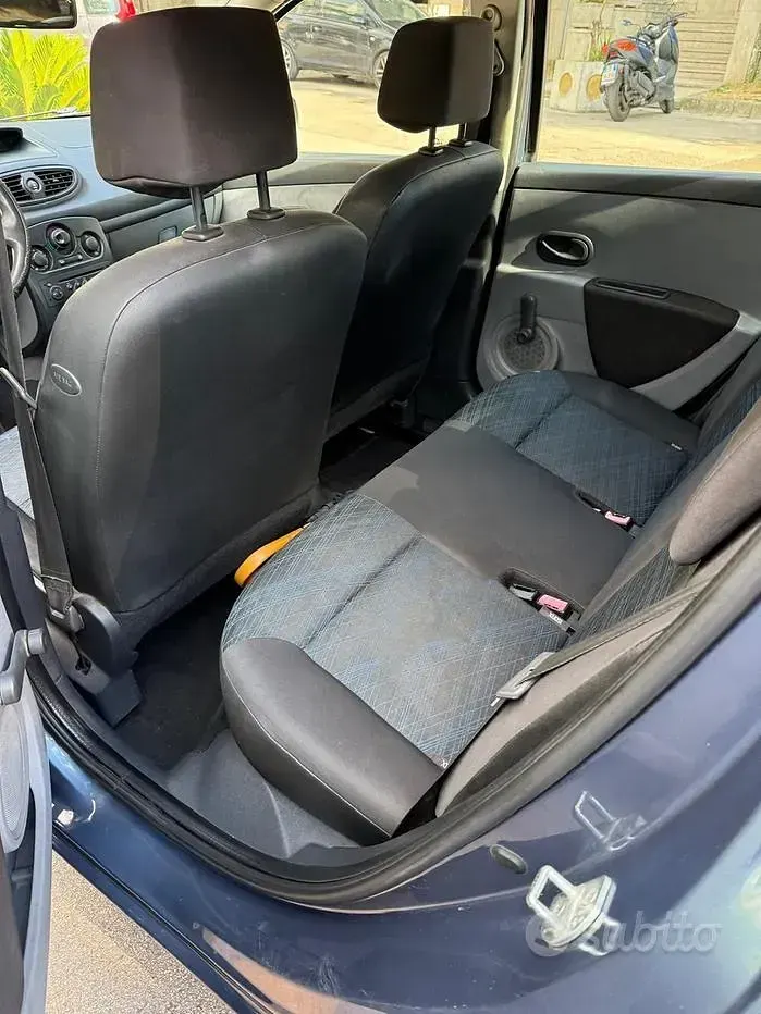 Usata Renault Clio 75 CV (55 kW) 2007 Bluazzurro Utilitaria