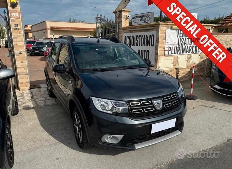 Grigio Usata 2020 Dacia Sandero Tre volumi | 8290 € (Buon prezzo) - Immagine 1/4
