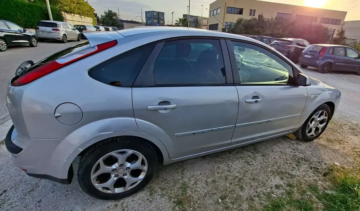 Usata Ford Focus 90 CV (66 kW) 2007 Argento Berlina