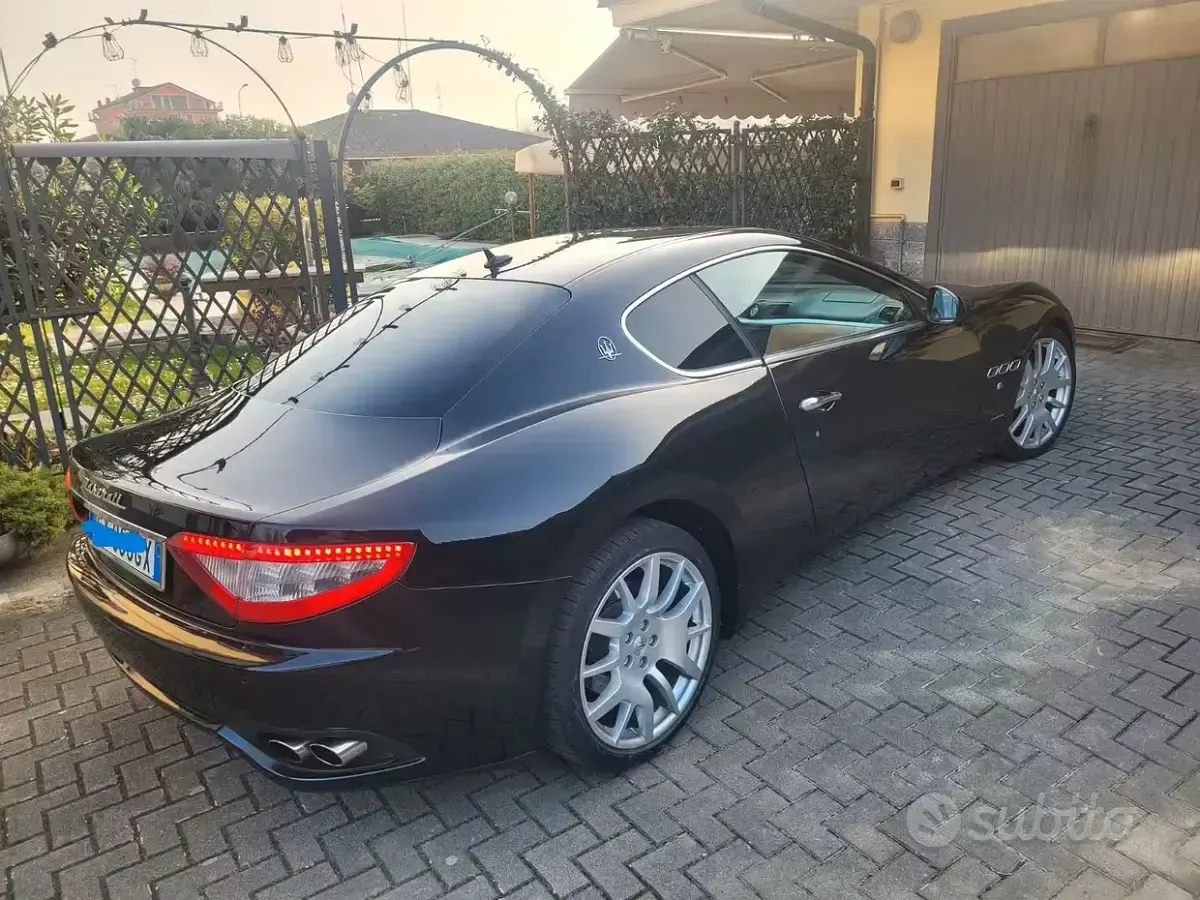 Usata Maserati Granturismo 405 CV (297 kW) 2008 Nero Coupé
