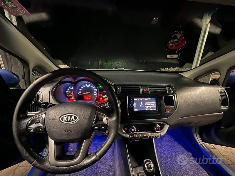 Usata Kia Rio 75 CV (55 kW) 2012 Blu Berlina