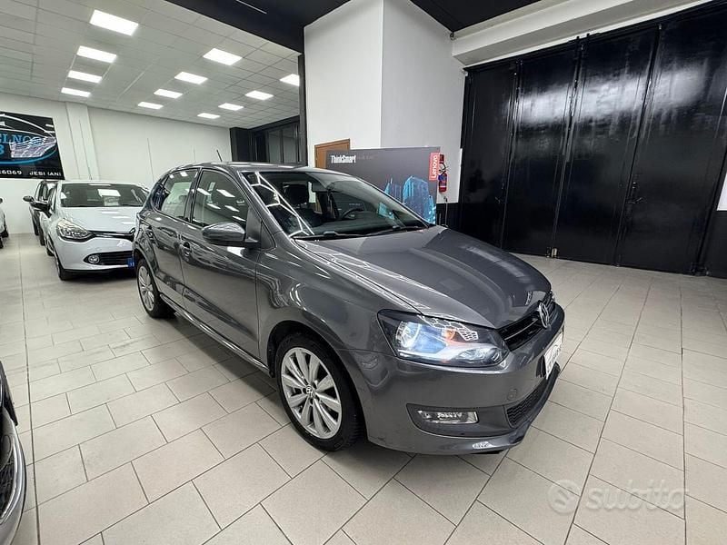 Usata VW Polo Comfortline 74 CV (54 kW) 2013 Grigio Utilitaria