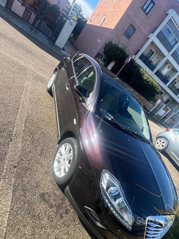 Usata Lancia Delta 120 CV (88 kW) 2011 Utilitaria