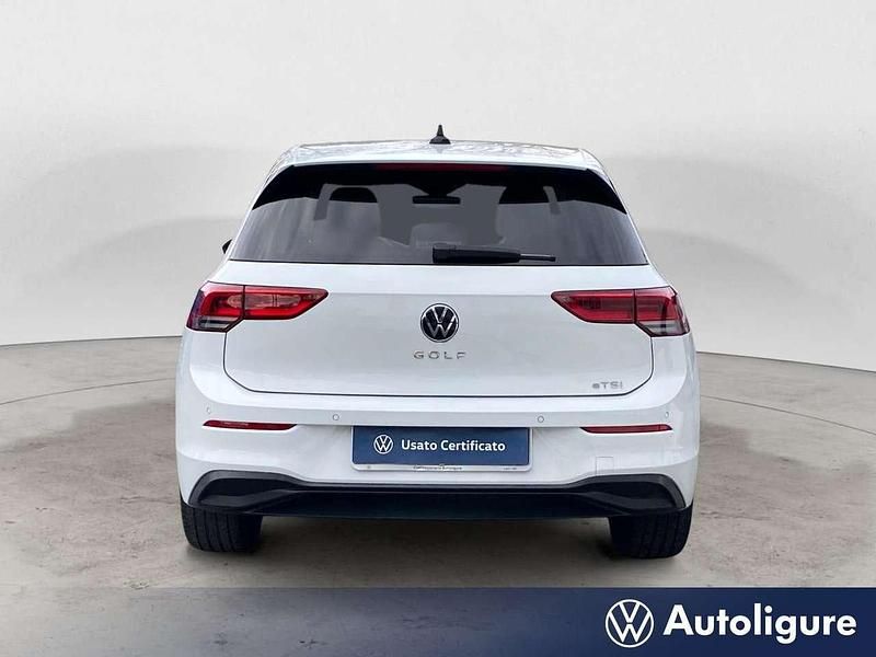 Usata VW Golf VIII Life 110 CV (80 kW) 2022 Bianco Utilitaria