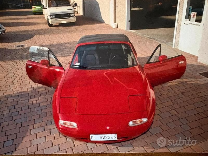 Usata Mazda MX5 116 CV (85 kW) 1992 Rosso Cabrio