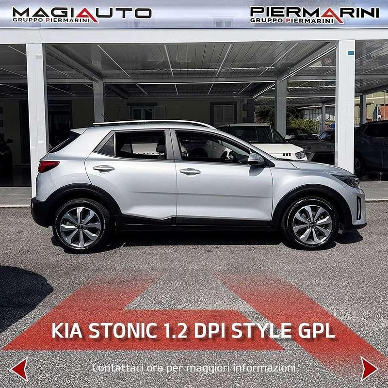 Usata Kia Stonic Style 95 CV (69 kW) 2023 Argento SUV