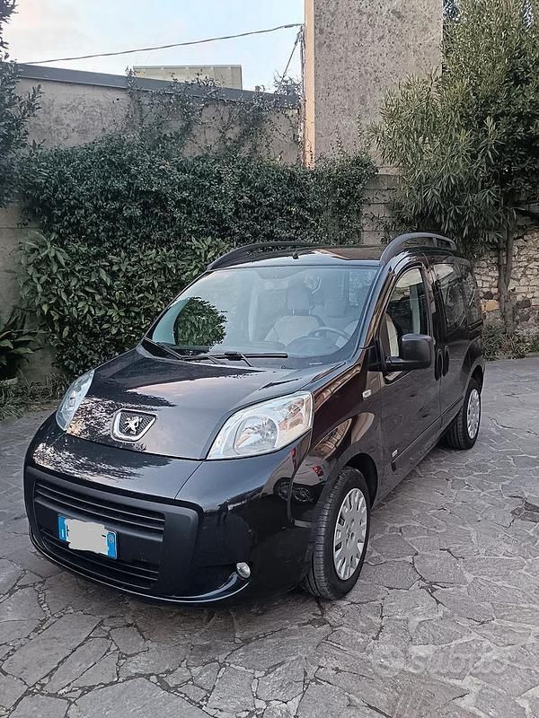 Usata Peugeot TePee 75 CV (55 kW) 2015 Nero Monovolume