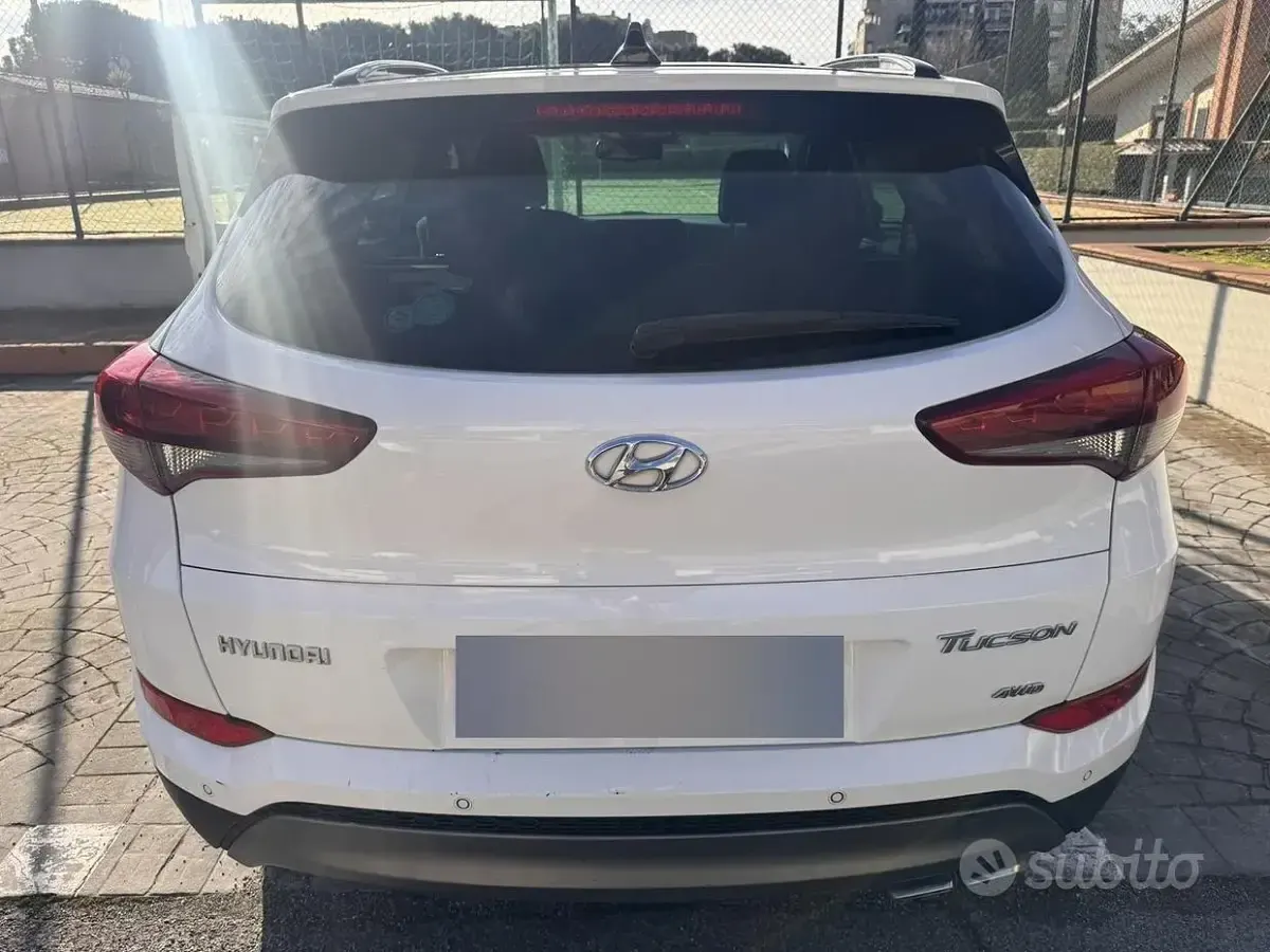 Usata Hyundai Tucson Xpossible 136 CV (100 kW) 2016 Bianco SUV