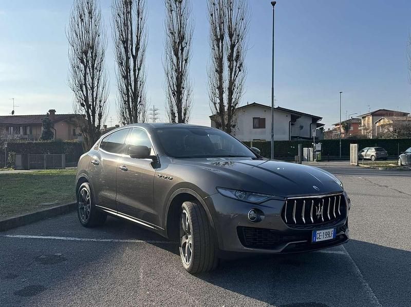 Usata Maserati Levante 250 CV (183 kW) 2021 Grigio SUV