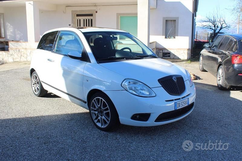 Usata Lancia Ypsilon 90 CV (66 kW) 2009 Bianco Utilitaria