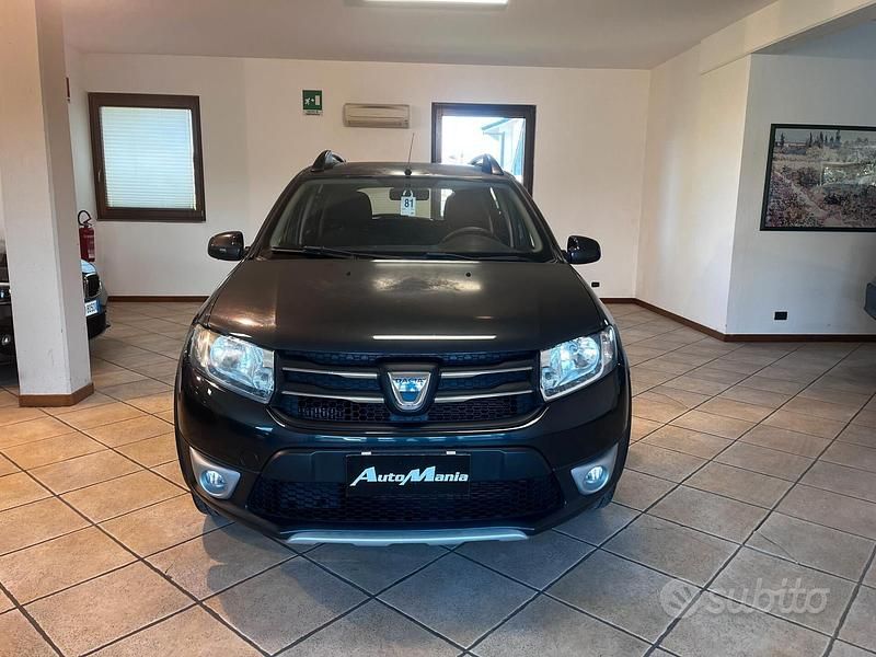 Usata Dacia Sandero Stepway 90 CV (66 kW) 2016 Grigio Berlina