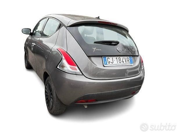 Usata Lancia Ypsilon S 69 CV (50 kW) 2022 Grigio scuro Utilitaria