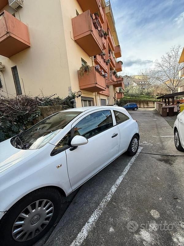 Usata Opel Corsa 75 CV (55 kW) 2010 Bianco Utilitaria