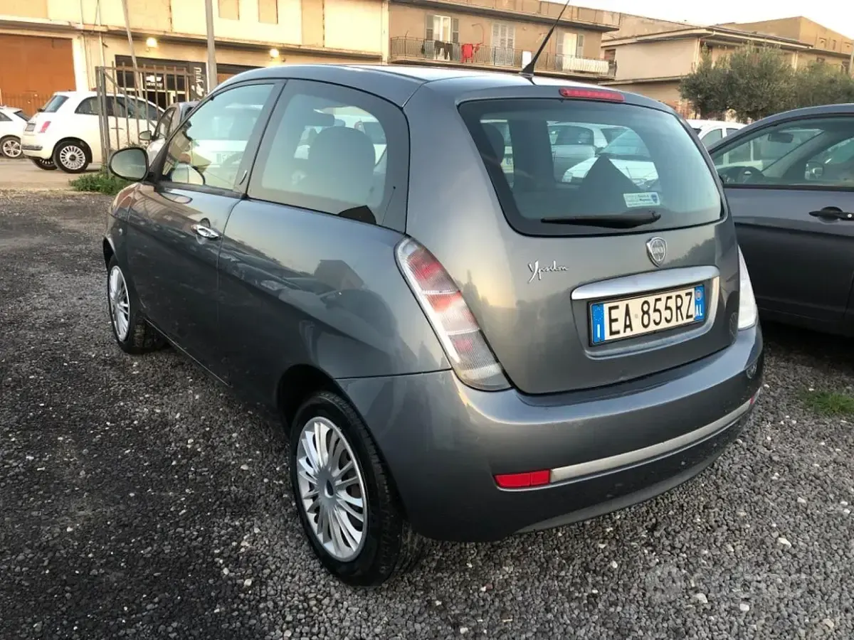 Usata Lancia Ypsilon 60 CV (44 kW) 2010 Grigio Utilitaria