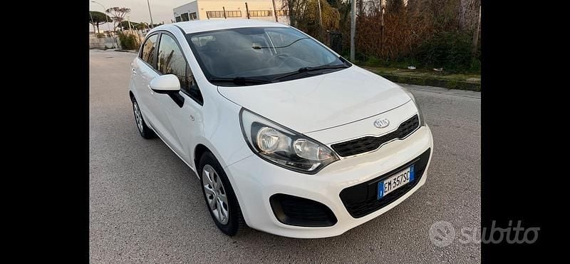 Usata Kia Rio 82 CV (60 kW) 2012 Bianco Utilitaria