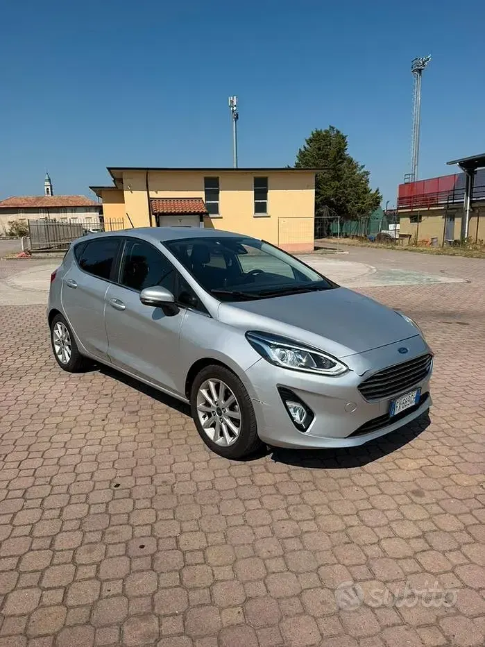 Usata Ford Fiesta 80 CV (58 kW) 2019 Grigio Utilitaria