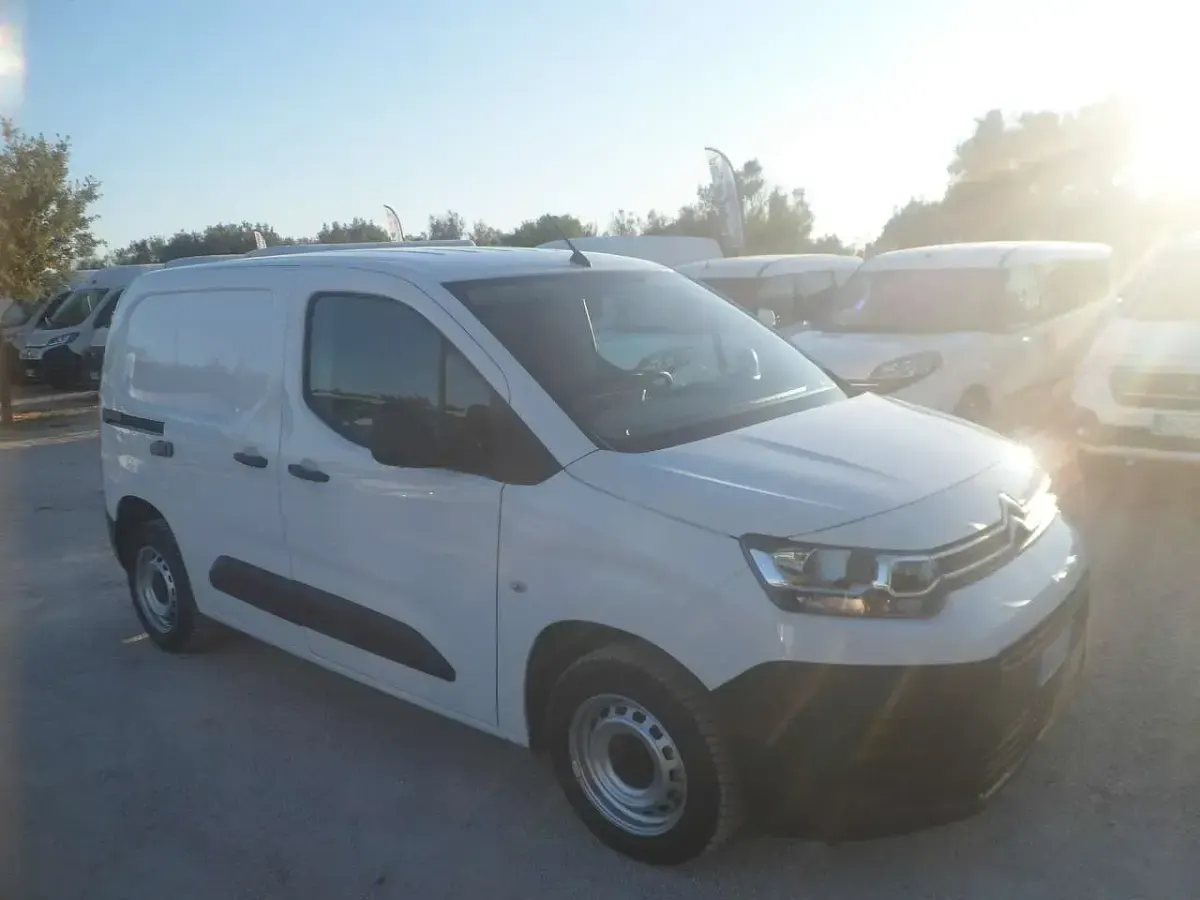 Usata Citroën Berlingo 101 CV (74 kW) 2021 Bianco Monovolume