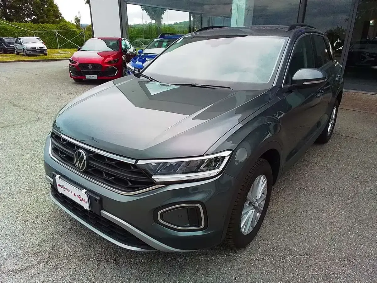Usata VW T-Roc Life 150 CV (110 kW) 2023 Grigio SUV