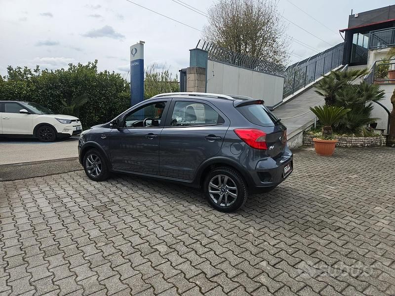 Usata Ford Ka Active 85 CV (62 kW) 2019 Grigio Berlina