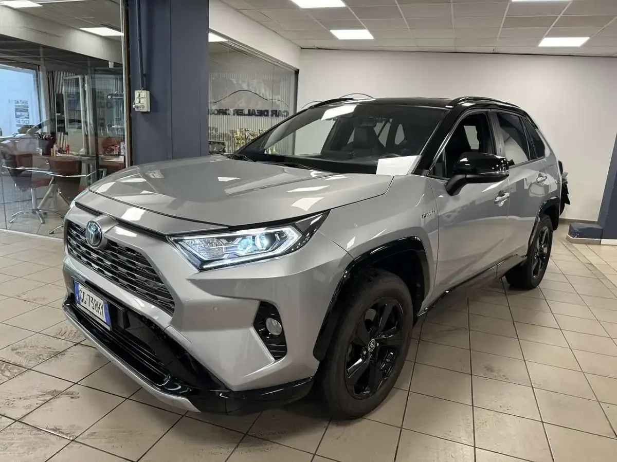 Usata Toyota RAV4 Hybrid Style 178 CV (130 kW) 2021 Argento SUV
