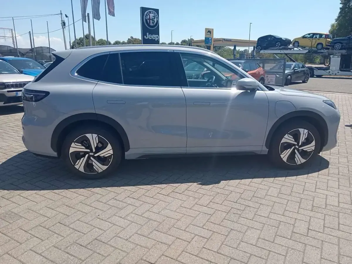Usata Geely EX5 160 kW (218 CV) 2025 Argento SUV