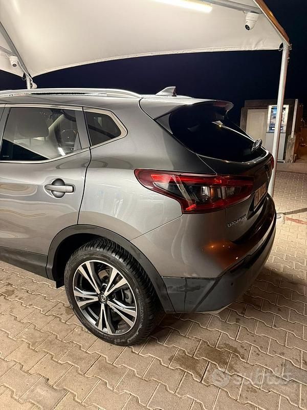 Usata Nissan Qashqai N-Connecta 131 CV (96 kW) 2018 Grigio SUV
