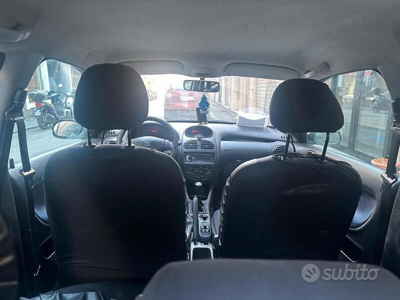 Grigio Usata 2002 Peugeot 206 Tre volumi | 1000 € (Buon prezzo) - Immagine 1/4