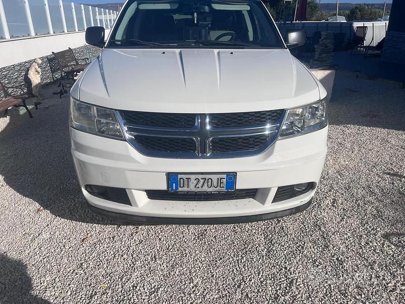 Bianco Usata 2010 Dodge Journey SUV | 4500 € (Buon prezzo) - Immagine 1/4
