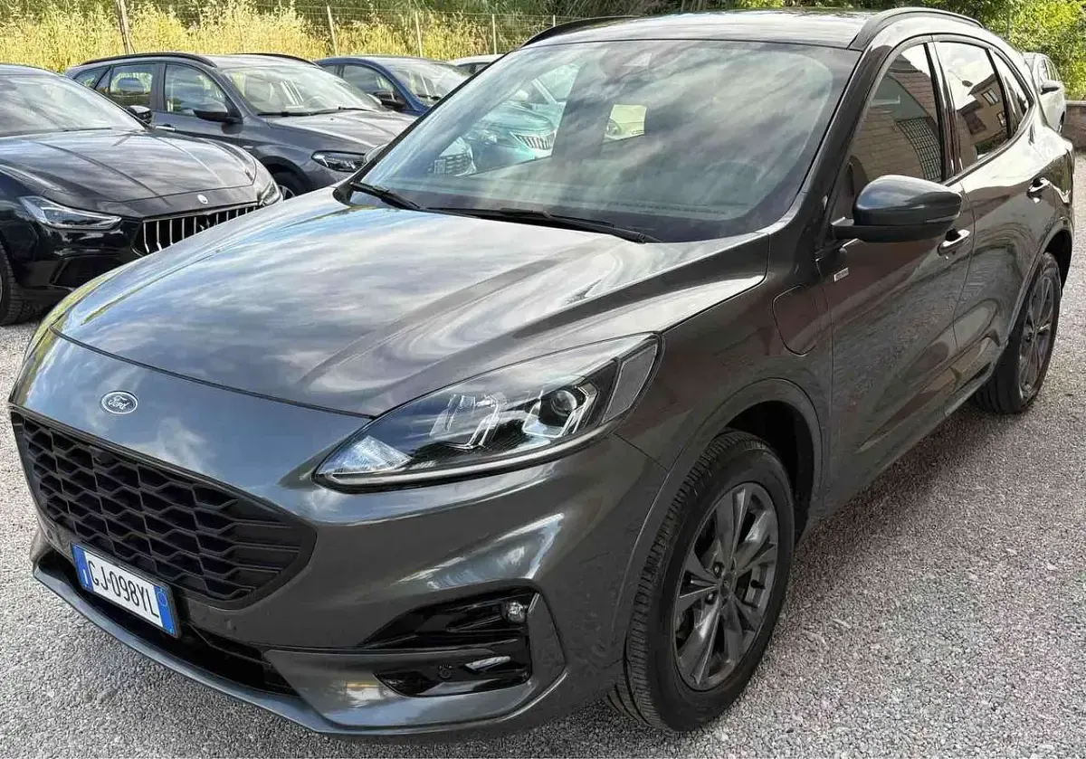 Usata Ford Kuga ST-Line 224 CV (164 kW) 2022 Grigio SUV