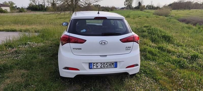 Usata Hyundai i20 Classic 73 CV (53 kW) 2017 Bianco Utilitaria